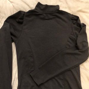Long sleeve ruffled gray top Zara